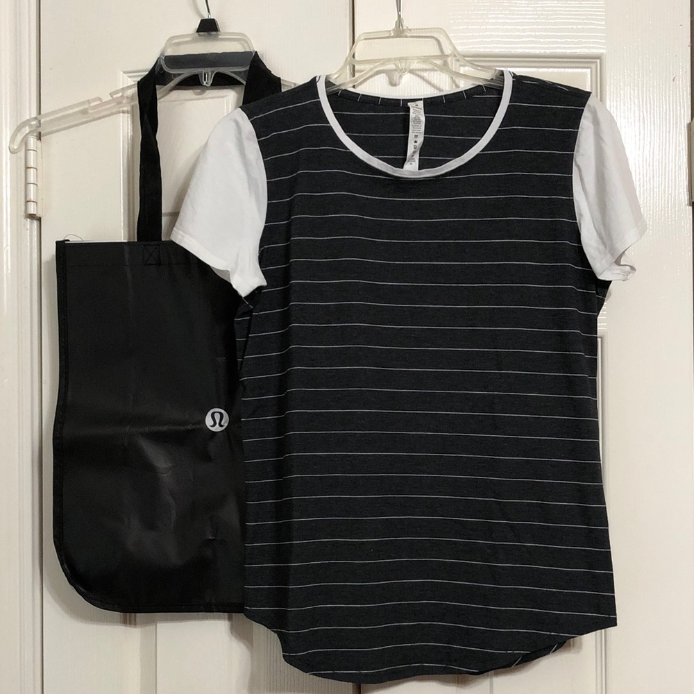 lululemon athletica Size 6/Small Black & White Striped Tee and Carry Bag